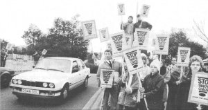 residents protesting against closure of bridge (14K)