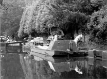 Kent & E Sussex Canal Restoration Group at work on new Lock 28 bywash  (32K)